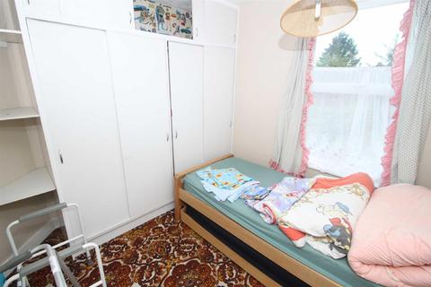 24 Forest Glade, Chingford, London, E4 9RH