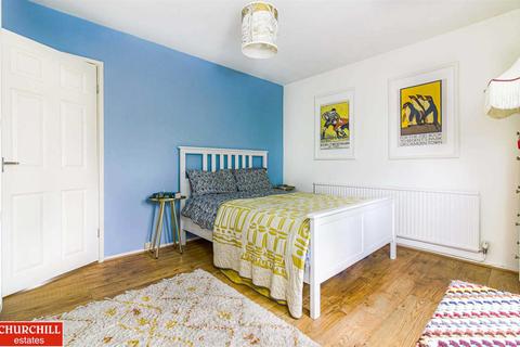 118 Brading Crescent, London, E11 3RS
