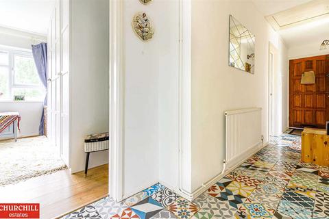 118 Brading Crescent, London, E11 3RS