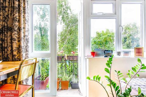 118 Brading Crescent, London, E11 3RS