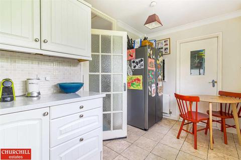 118 Brading Crescent, London, E11 3RS