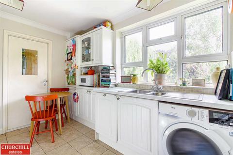 118 Brading Crescent, London, E11 3RS