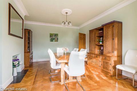 27 Forest Edge, Buckhurst Hill, IG9 5AD
