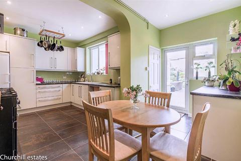 27 Forest Edge, Buckhurst Hill, IG9 5AD