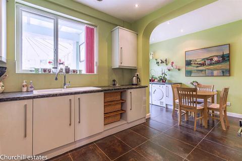 27 Forest Edge, Buckhurst Hill, IG9 5AD