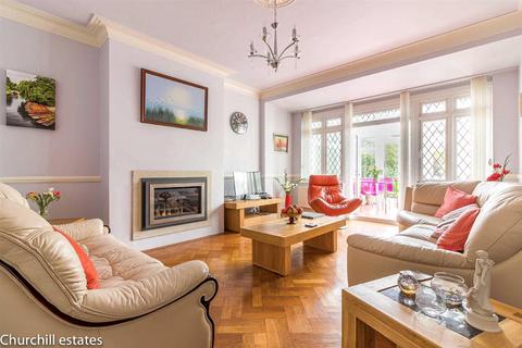 27 Forest Edge, Buckhurst Hill, IG9 5AD
