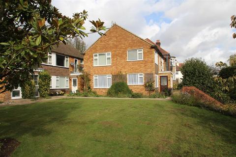2, Waikato Lodge Russell Road, Buckhurst Hill, IG9 5QH