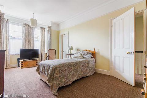 119 Queens Road, Loughton, IG10 1RR