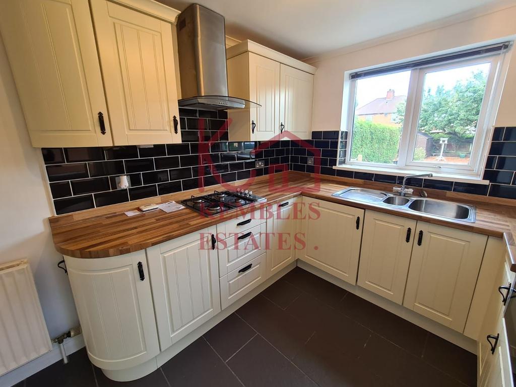 Harrowden Road, Doncaster 3 bed semidetached house £750 pcm (£173 pw)