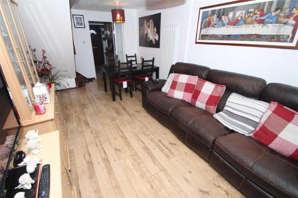 Mapleton Road, Chingford 2 bed semidetached house £375,000