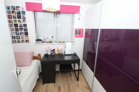 69 Mapleton Road, London, E4 6XJ