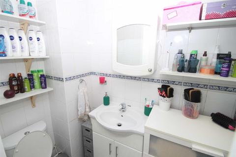 69 Mapleton Road, London, E4 6XJ