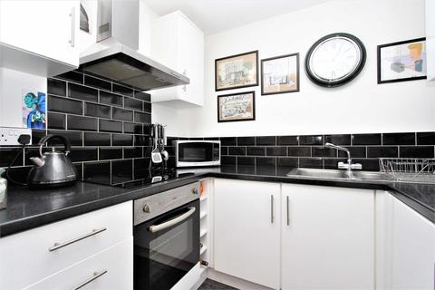 7 Hereward Green, Loughton, IG10 2HE