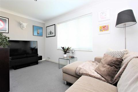 7 Hereward Green, Loughton, IG10 2HE