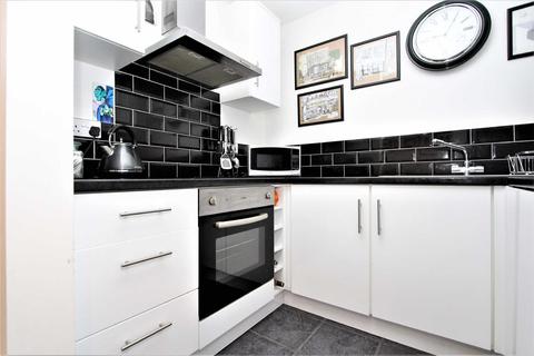 7 Hereward Green, Loughton, IG10 2HE