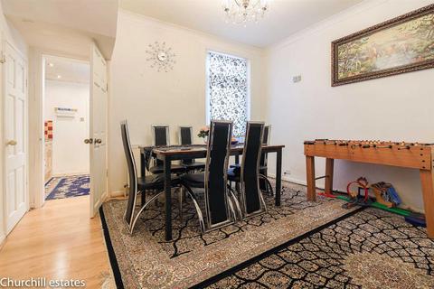 35 Hollington Road, London, E6 3QN