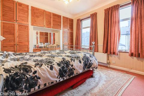 35 Hollington Road, London, E6 3QN