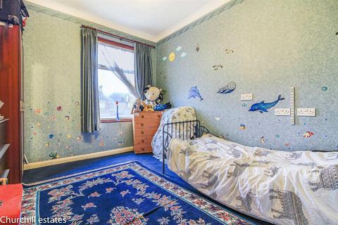 35 Hollington Road, London, E6 3QN