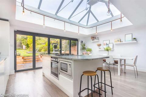 72 Queens Road, Loughton, IG10 1RS