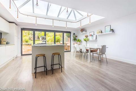 72 Queens Road, Loughton, IG10 1RS