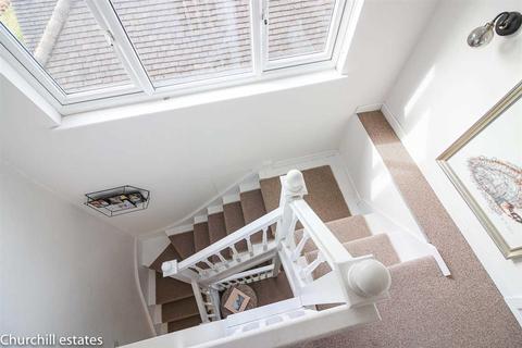 72 Queens Road, Loughton, IG10 1RS