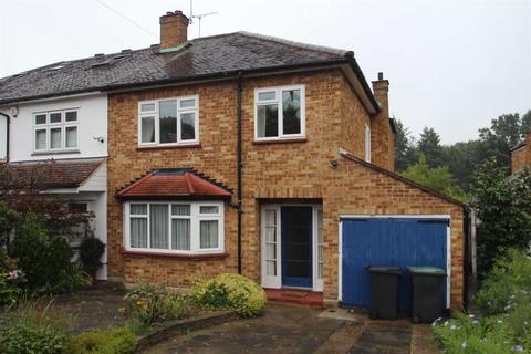 138 Forest Edge, Buckhurst Hill, IG9 5AD