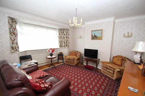138 Forest Edge, Buckhurst Hill, IG9 5AD