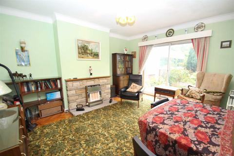 138 Forest Edge, Buckhurst Hill, IG9 5AD