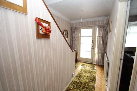 138 Forest Edge, Buckhurst Hill, IG9 5AD
