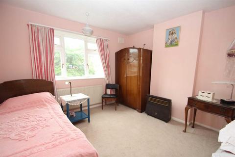 138 Forest Edge, Buckhurst Hill, IG9 5AD