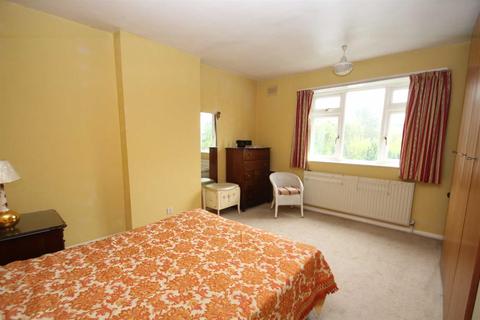 138 Forest Edge, Buckhurst Hill, IG9 5AD