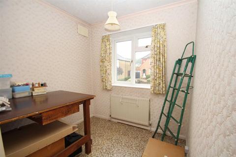 138 Forest Edge, Buckhurst Hill, IG9 5AD