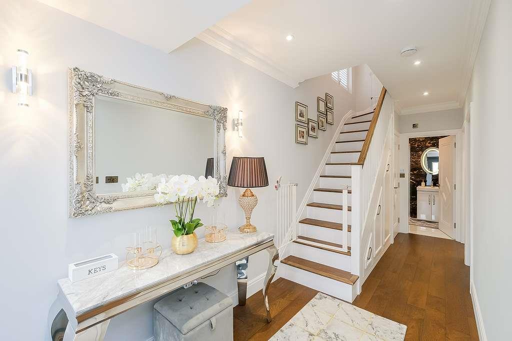 Brindwood Road, Chingford 3 bed semidetached house £650,000