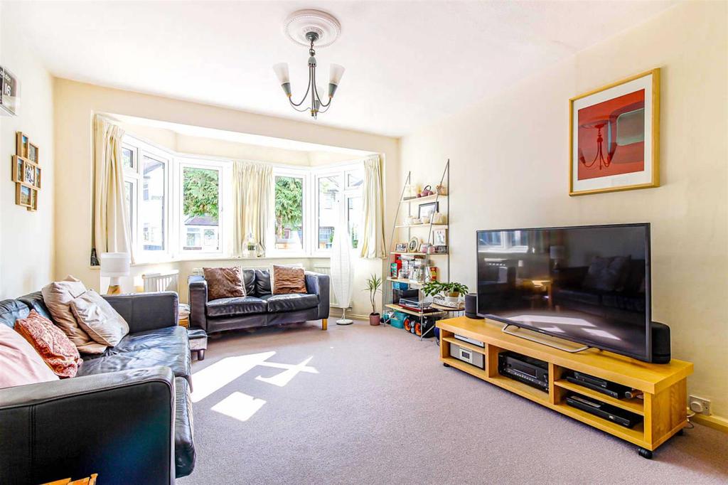 Deynecourt Gardens, Wanstead 4 bed terraced house £725,000
