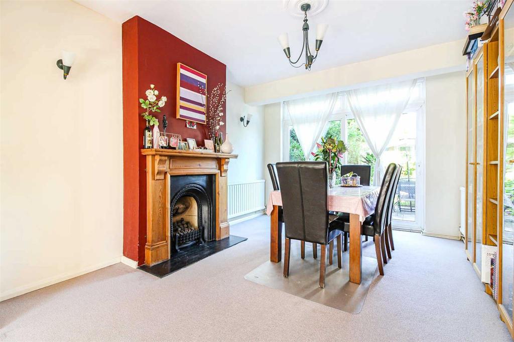 Deynecourt Gardens, Wanstead 4 bed terraced house £725,000