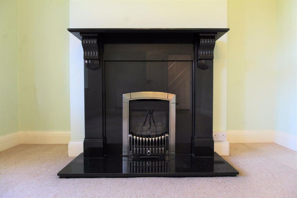 Clifford Avenue, Beeston, Nottingham, NG9 2PX 3 bed semidetached house