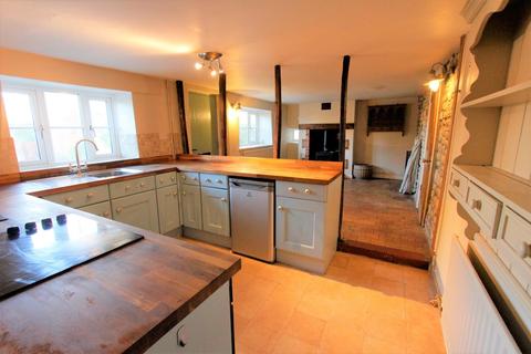 61 Glen Road, Castle Bytham, Grantham, NG33 4RJ