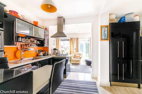 2 Reydon Avenue, London, E11 2JD