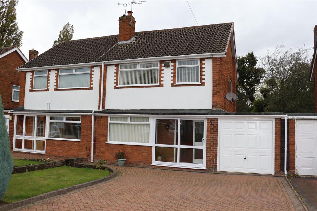Whitehouse Way, Aldridge 3 bed semidetached house £299,950