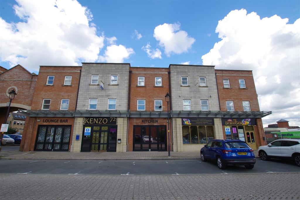 Godwin Court, Old Town, Swindon 1 bed apartment £900 pcm (£208 pw)