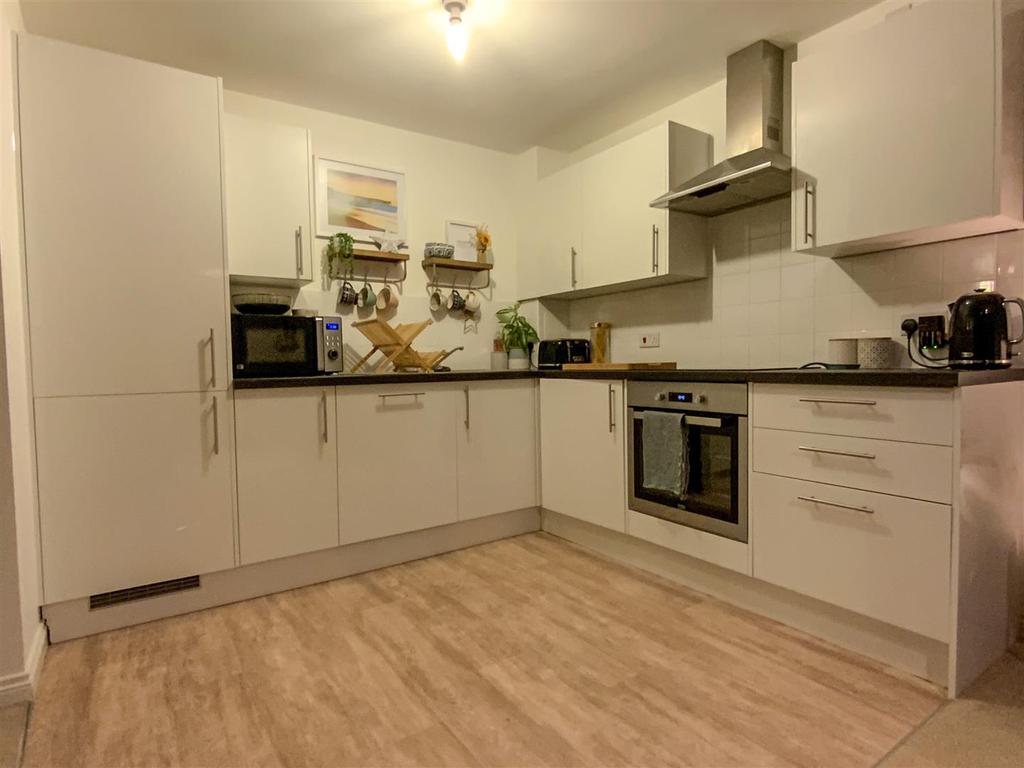 Harrow Close, Bedford 2 bed apartment £225,000