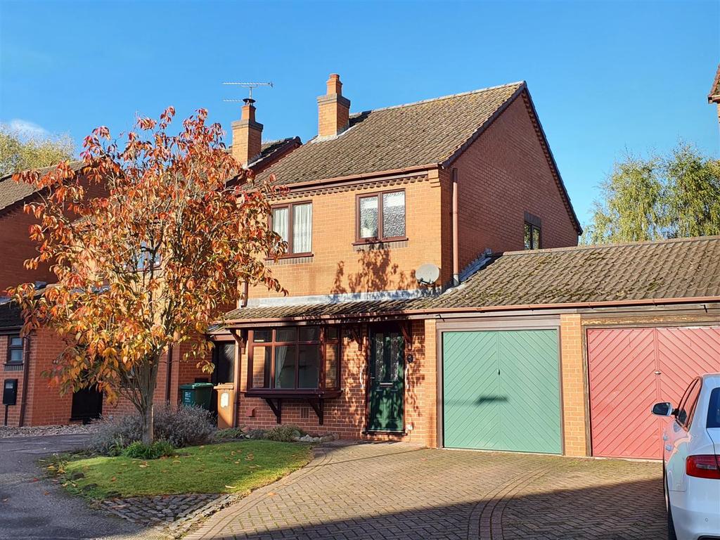 Saxon Grove, Willington, Derby 3 bed link detached house £220,000