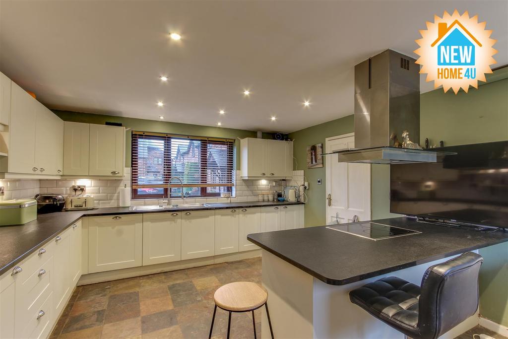 Kitchen / dining room: