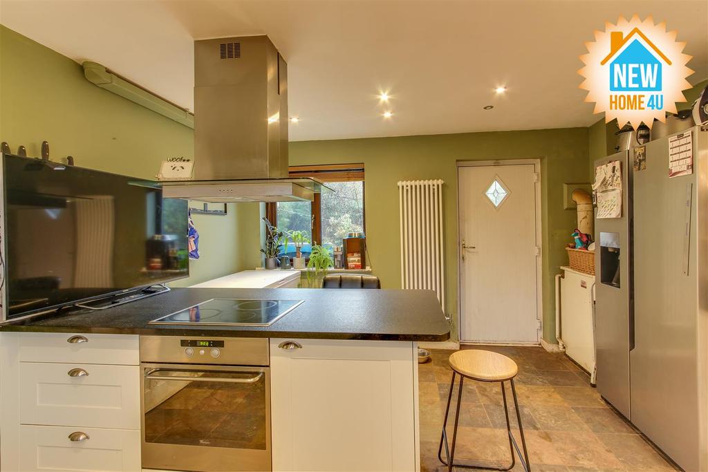 Kitchen / dining room: