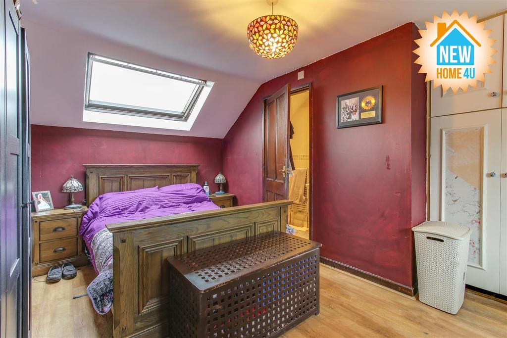 Main bedroom: