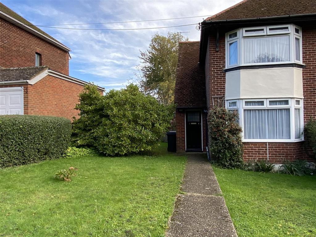Herne Bay Road, Sturry, Canterbury 2 bed house £950 pcm (£219 pw)