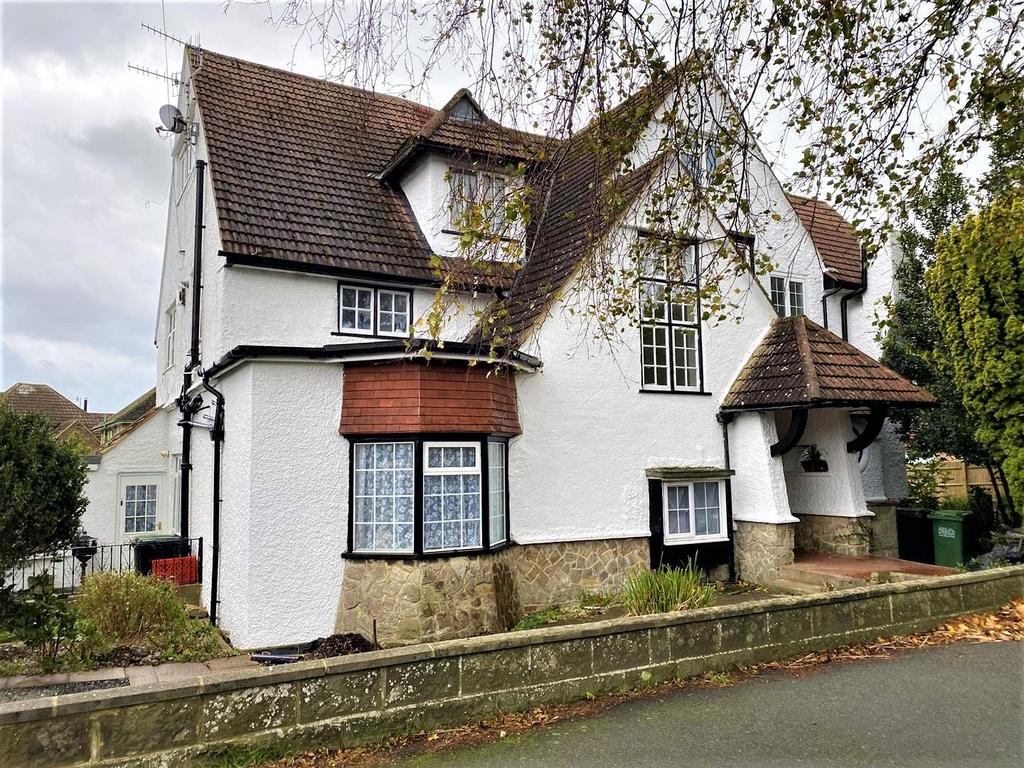 Collington Avenue, BexhillOnSea 2 bed flat £210,000