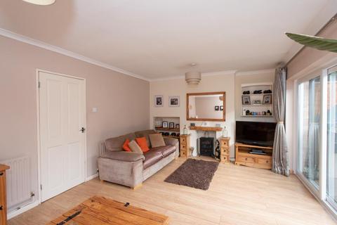 6 Chestnut Close, Orpington, BR6 6LP