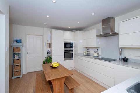 6 Chestnut Close, Orpington, BR6 6LP