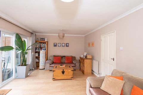 6 Chestnut Close, Orpington, BR6 6LP